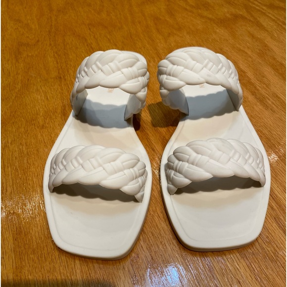 Steve Madden Shoes - NWOT STEVE MADDEN BOHEMIA WOMENS OPEN TOE SLIP ON JELLY SANDALS. Size 8.